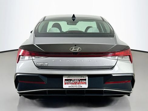 Used 2025 Hyundai Elantra Limited FWD image 6