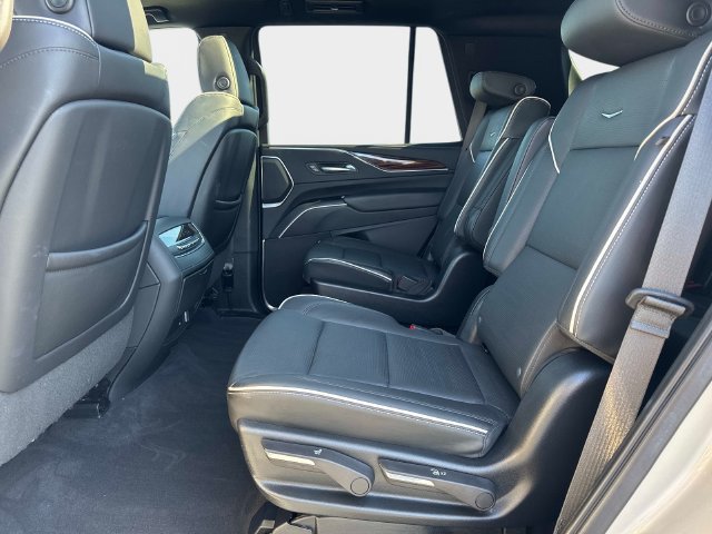 Used 2023 Cadillac Escalade Premium Luxury AWD/4WD image 14