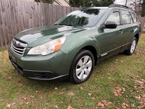 Used 2011 Subaru Outback 2.5i image 2