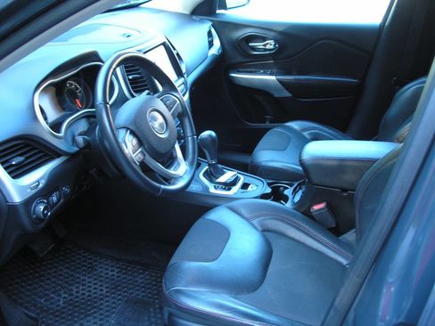Used 2018 Jeep Cherokee Trailhawk w/ Comfort/Convenience Group image 3
