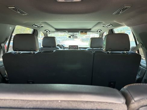 Used 2023 GMC Yukon AT4 w/ Technology Package image 11