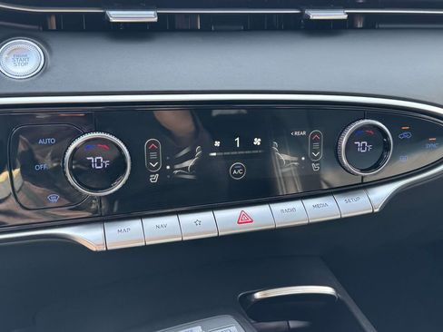 Certified 2025 Genesis GV70 2.5T AWD/4WD image 23