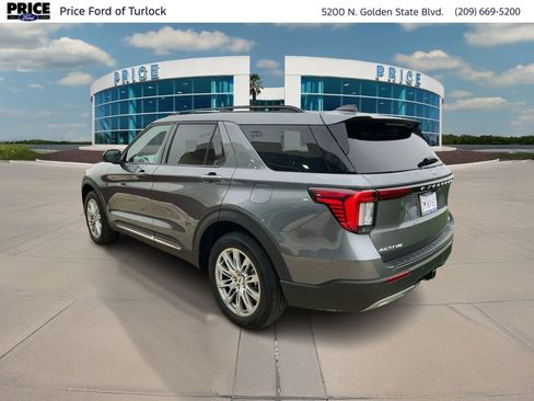 Used 2025 Ford Explorer Active w/ Active Comfort Package image 7