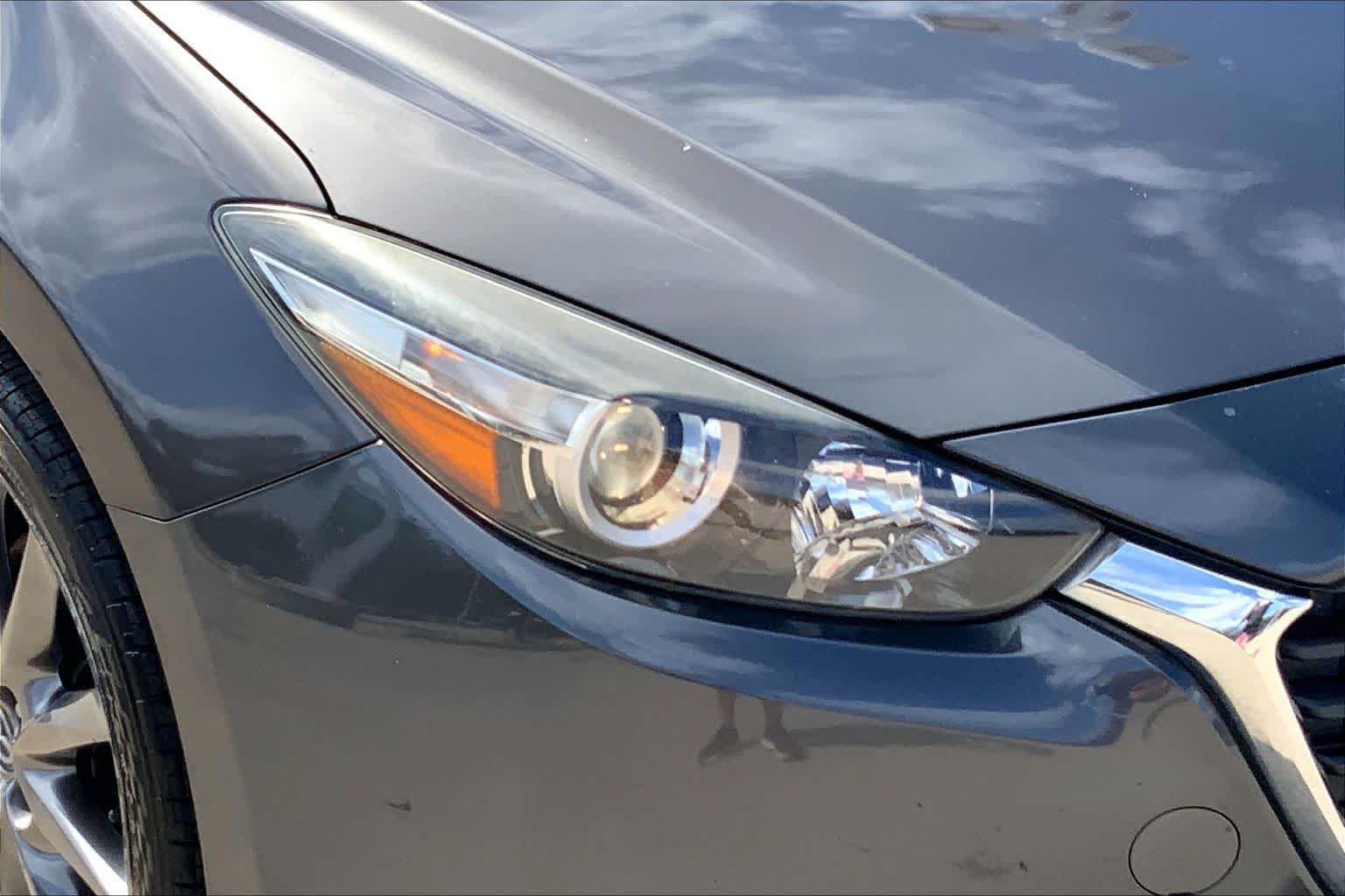 Used 2018 MAZDA MAZDA3 Touring FWD image 27