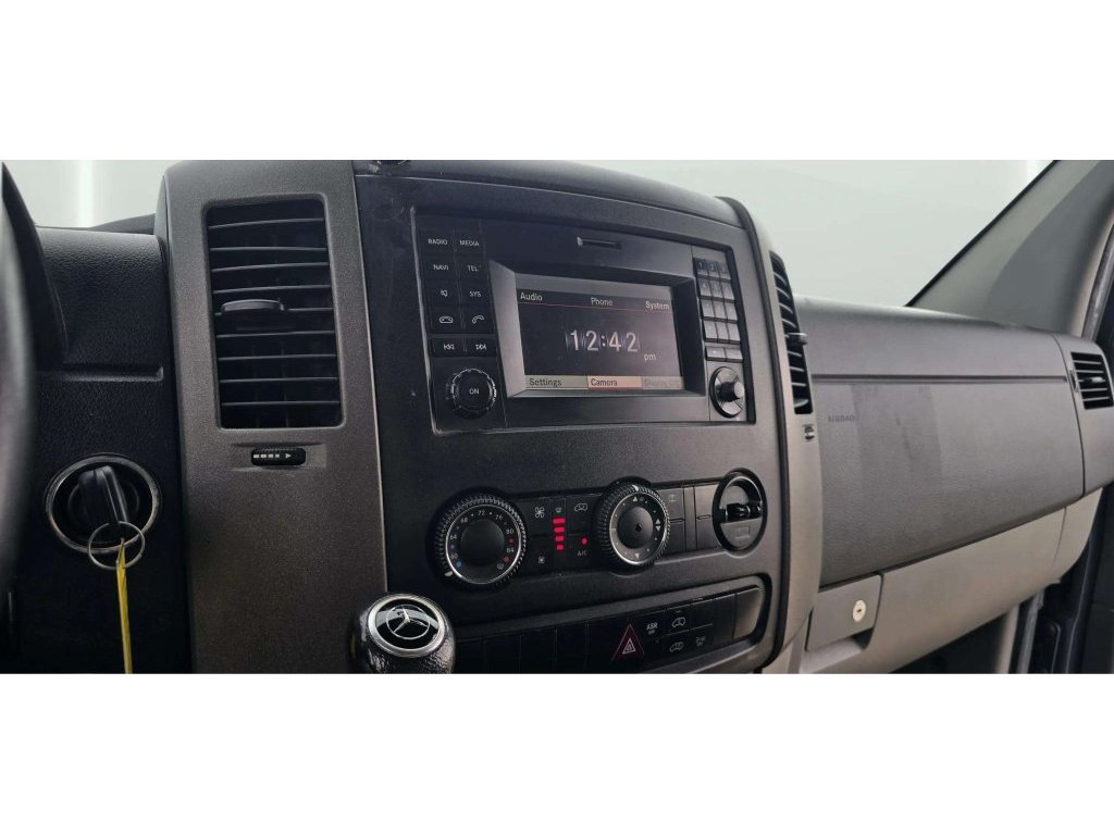Used 2018 Mercedes-Benz Sprinter 2500 image 17