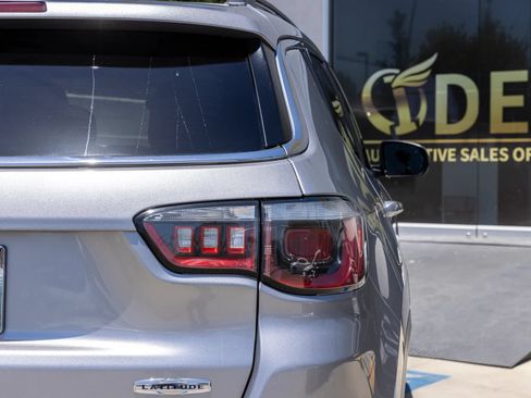 Used 2018 Jeep Compass Latitude w/ Popular Equipment Group FWD image 11