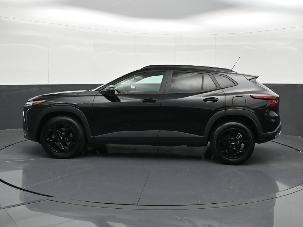 Certified 2026 Chevrolet Trax LT FWD image 2