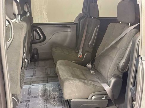 Used 2017 Dodge Grand Caravan SE FWD image 22