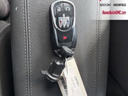 Used 2025 Buick Encore GX Preferred image 40