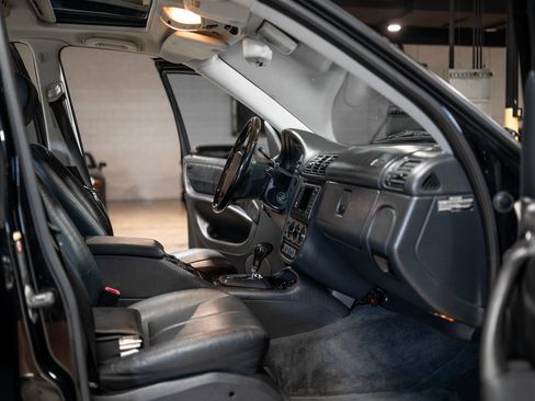Used 2001 Mercedes-Benz ML 55 AMG 4MATIC image 29