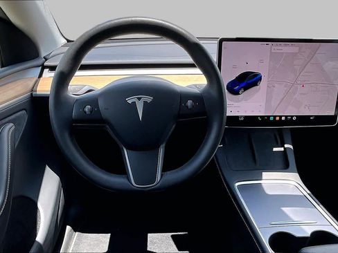 Used 2024 Tesla Model Y Long Range AWD/4WD image 5
