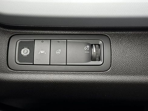 New 2027 Chevrolet Bolt LT w/ Comfort Package FWD image 27