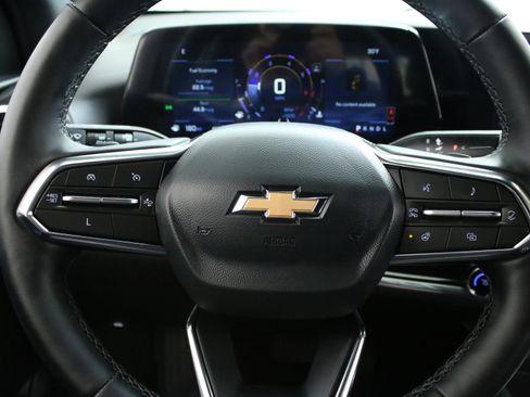 Used 2025 Chevrolet Equinox LT w/ Convenience Package II image 13