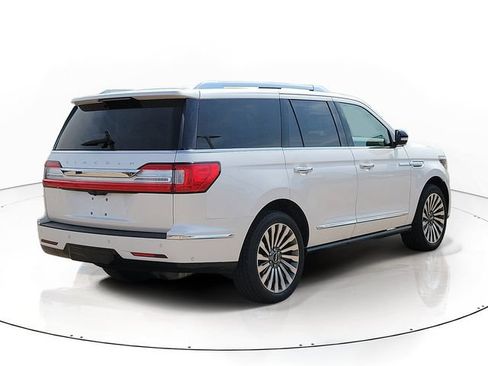 Used 2018 Lincoln Navigator Reserve w/ Technology Package AWD/4WD image 3