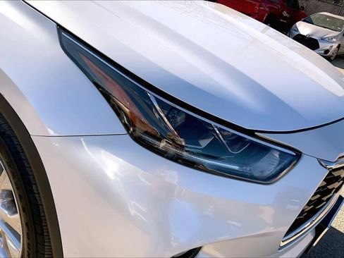 Used 2023 Toyota Highlander Limited image 28