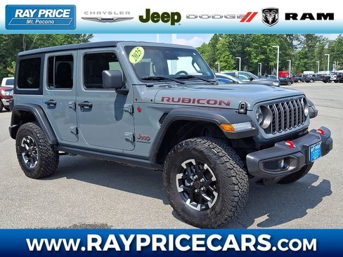 Used 2025 Jeep Wrangler Unlimited Rubicon w/ Convenience Group AWD/4WD image 1