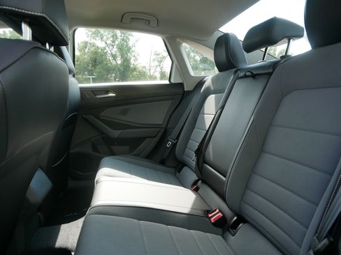 New 2025 Volkswagen Jetta SE image 5