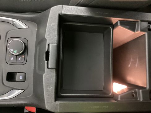 Used 2022 Chevrolet Traverse LT image 21