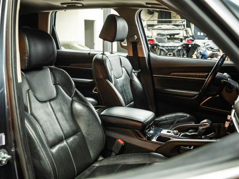 Used 2024 Kia Telluride EX w/ EX Captain's Chair Package image 15