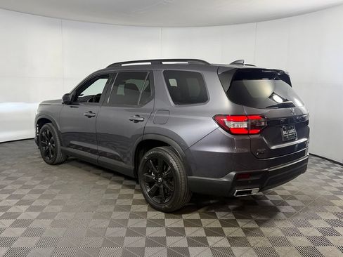 Used 2025 Honda Pilot Black Edition image 9