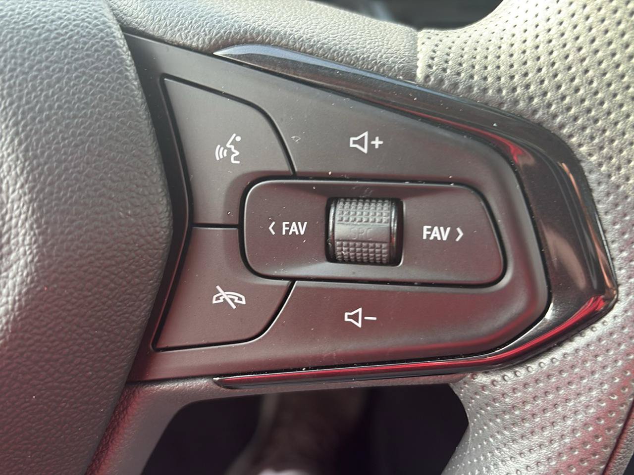 Used 2025 Chevrolet Trax LS w/ Driver Confidence Package FWD image 13