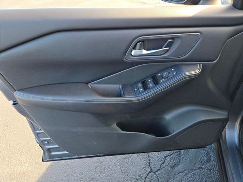 Used 2024 Nissan Rogue SV image 21