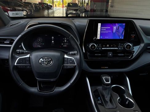 Used 2025 Toyota Highlander XSE AWD/4WD image 17