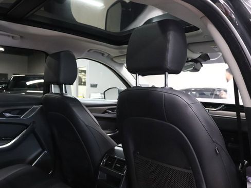 Used 2021 Jaguar F-PACE image 21