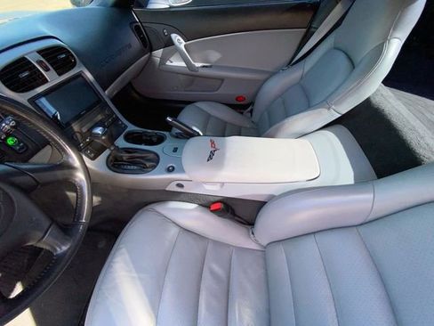 Used 2005 Chevrolet Corvette Coupe w/ Preferred Equipment Group RWD image 4