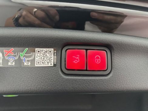 Used 2025 Mercedes-Benz C 300 C 300 image 23