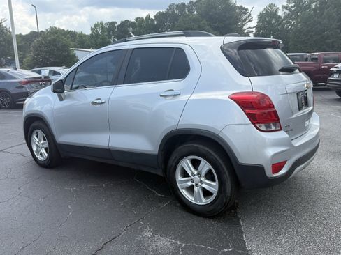 Used 2017 Chevrolet Trax LT w/ LT Convenience Package FWD image 6