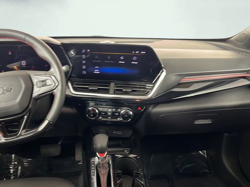 Used 2024 Chevrolet Trax RS w/ Sunroof Package FWD image 31