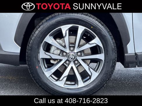 Used 2022 Toyota Corolla Cross XLE FWD image 12
