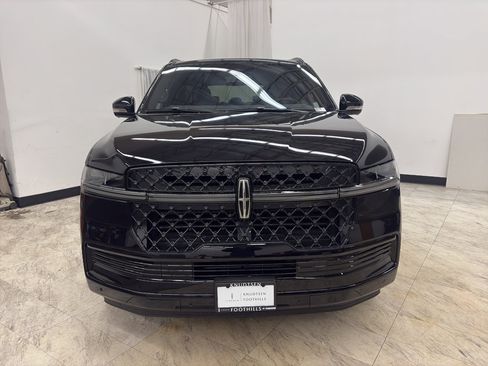 New 2025 Lincoln Navigator Reserve w/ Jet Appearance Package image 2