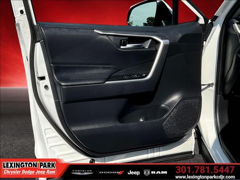 Used 2019 Toyota RAV4 XLE AWD/4WD image 19