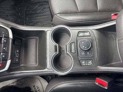 Used 2022 GMC Terrain SLT w/ Tech Package image 24