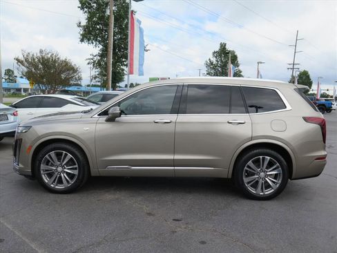 Used 2022 Cadillac XT6 Premium Luxury w/ Technology Package image 6