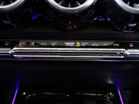 Used 2025 Mercedes-Benz GLB 250 4MATIC image 22