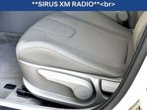 Used 2025 Hyundai Elantra SE w/ Cargo Package image 15