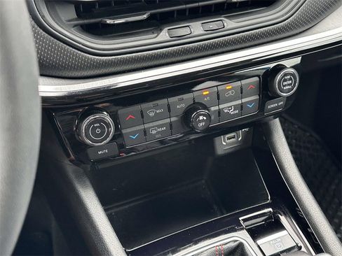 Used 2022 Jeep Compass Trailhawk image 28