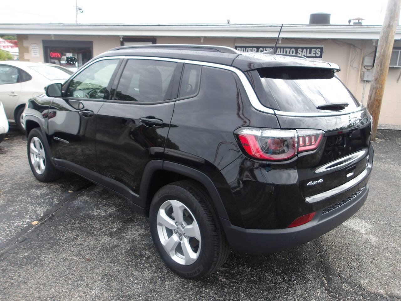 Used 2021 Jeep Compass Latitude w/ Driver Assistance Group AWD/4WD image 4