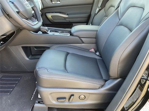 New 2026 Nissan Pathfinder SL w/ SL Premium Package FWD image 27