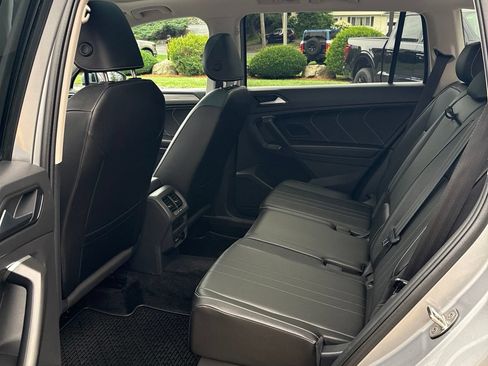 Used 2023 Volkswagen Tiguan SE w/ Panoramic Sunroof Package AWD/4WD image 17