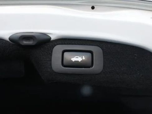 Used 2016 Lexus LS 460 AWD image 47