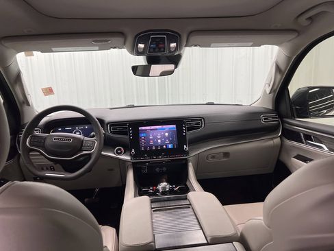 Used 2024 Jeep Wagoneer Series II w/ Convenience Group I image 16