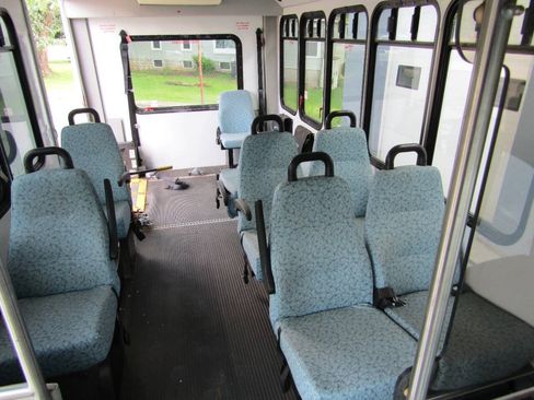 Used 2009 Ford E-350 and Econoline 350 Super Duty RWD image 4