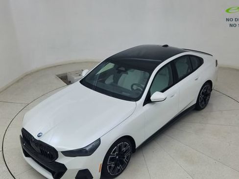 Used 2024 BMW i5 eDrive40i w/ Executive Package RWD image 81