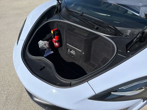 Used 2018 McLaren 570S Spider RWD image 17
