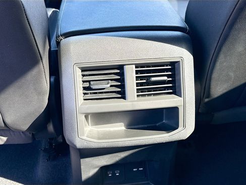 Used 2022 Volkswagen Atlas Cross Sport SE image 23