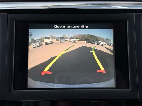 Used 2018 Chrysler Pacifica Touring-L image 41